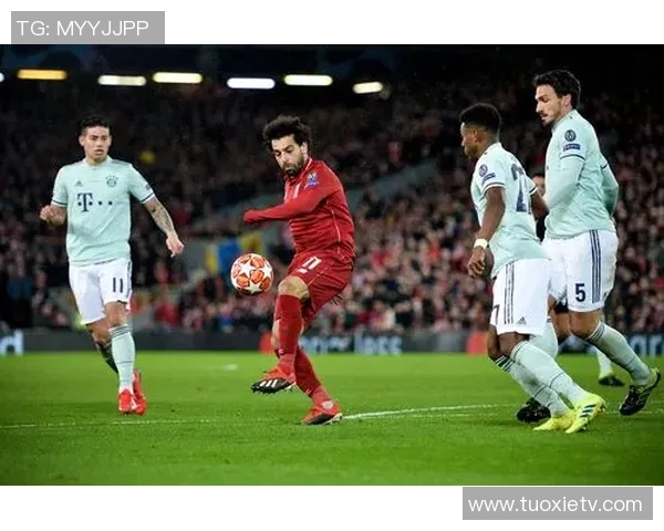 激情对决拜仁与利物浦巅峰之战宣传海报震撼来袭